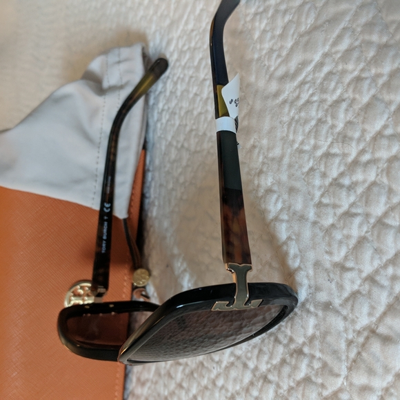 SOLD Tory Burch Sunglasses - Picture 3 of 5